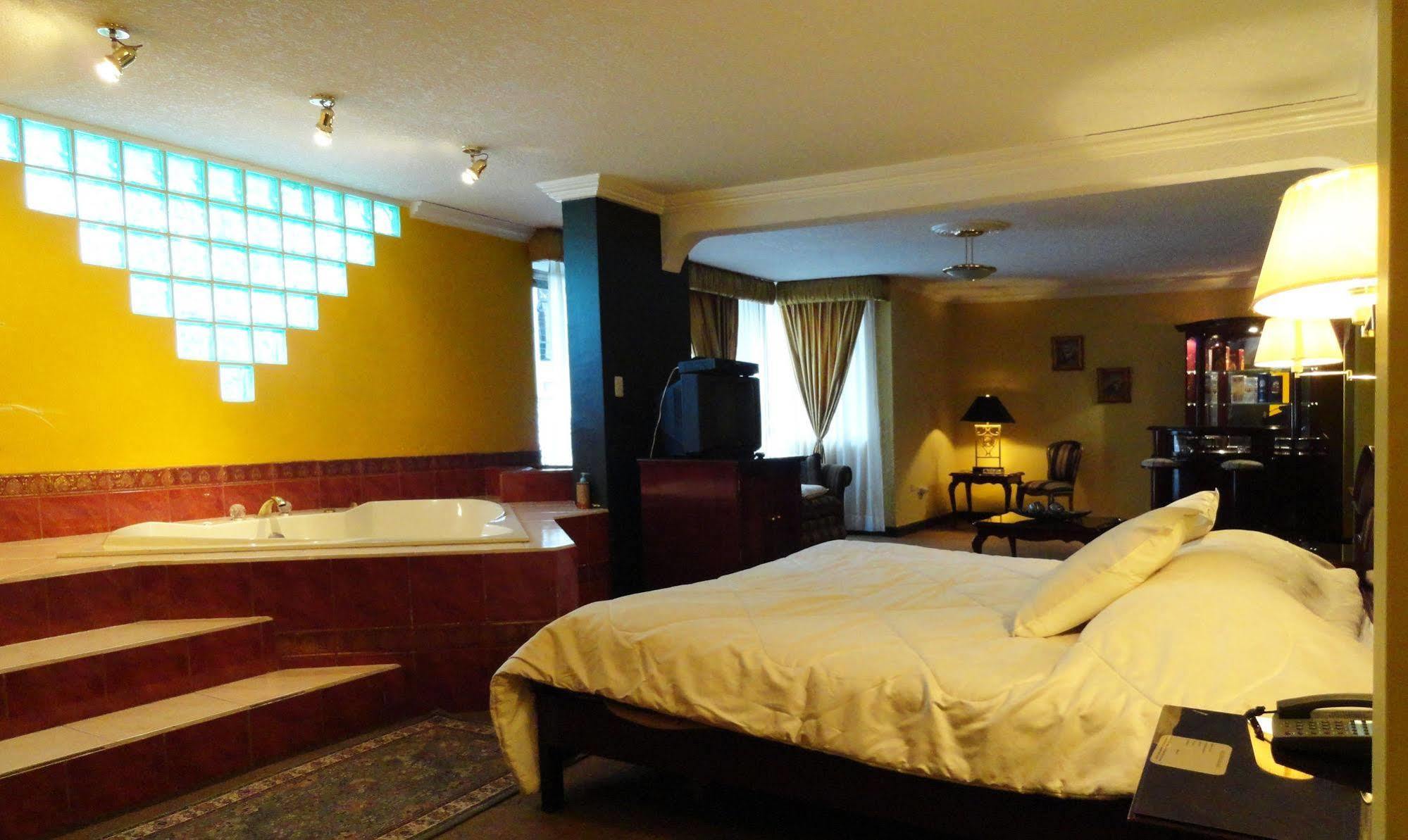 Hotel Suites Gonzalez Suarez Quito Exterior photo
